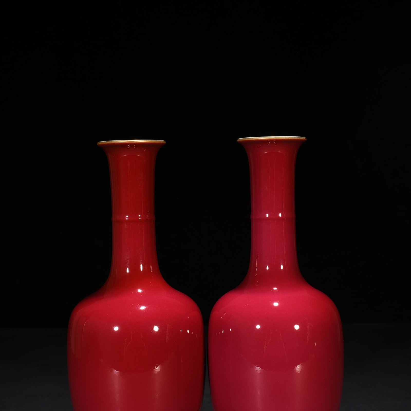 Qing Dynasty Yongzheng rouge red glaze flask with dazzling pattern
