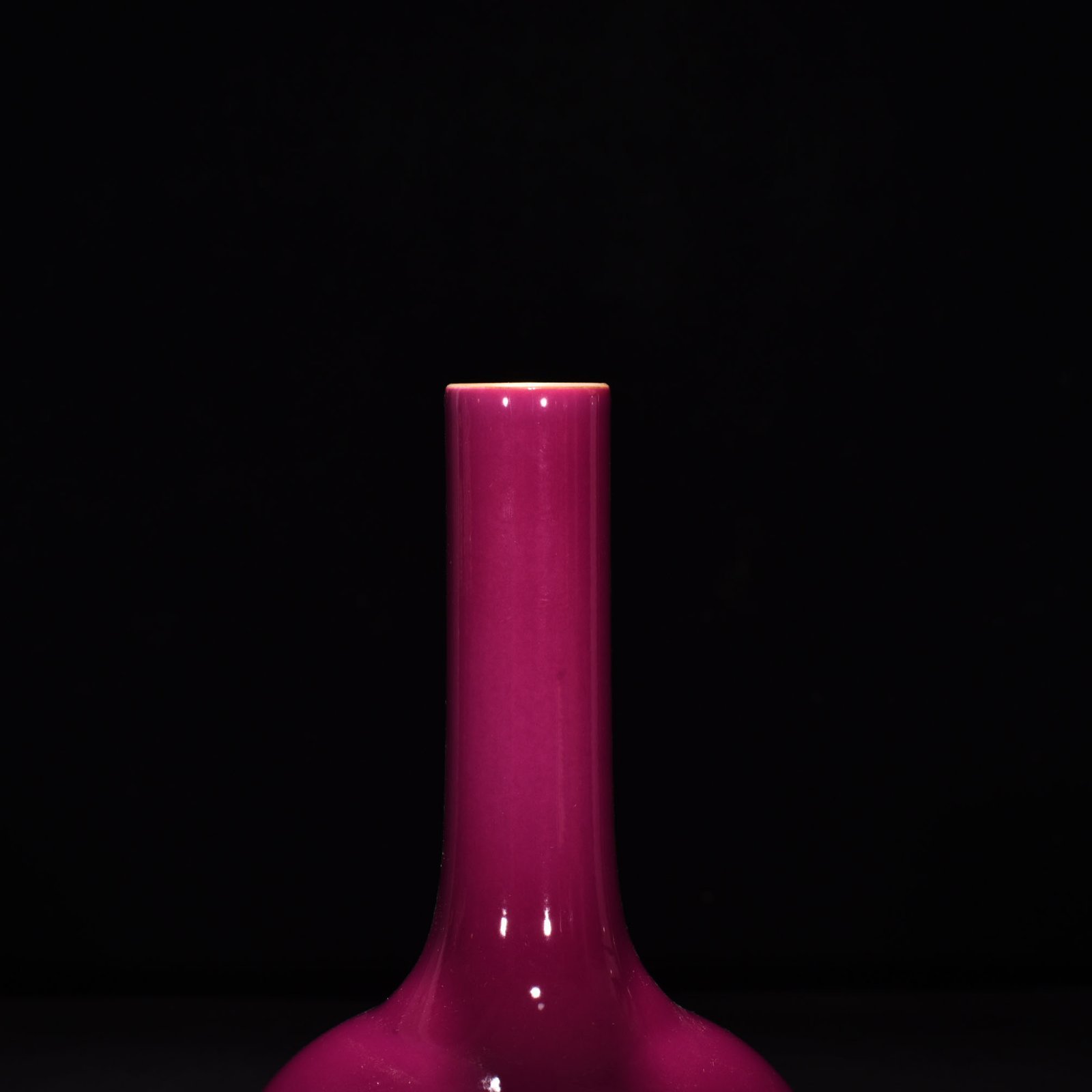 Qing Dynasty Yongzheng Carmine red glaze long-necked rattle bottle