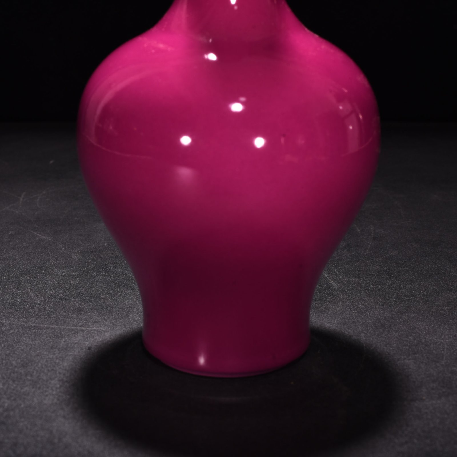 Qing Dynasty Yongzheng Carmine red glaze long-necked rattle bottle