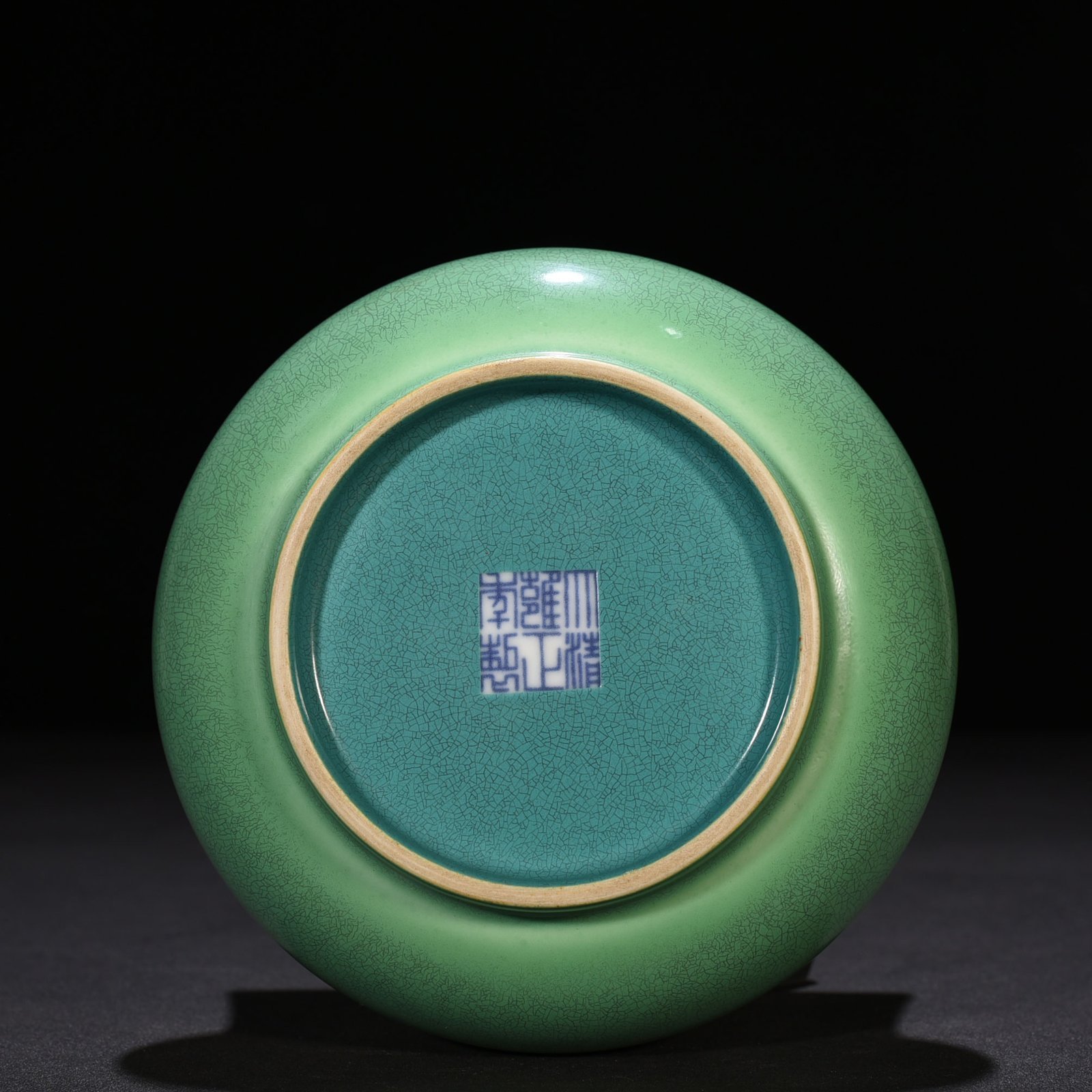 Qing Dynasty Yongzheng apple green glaze slag bucket