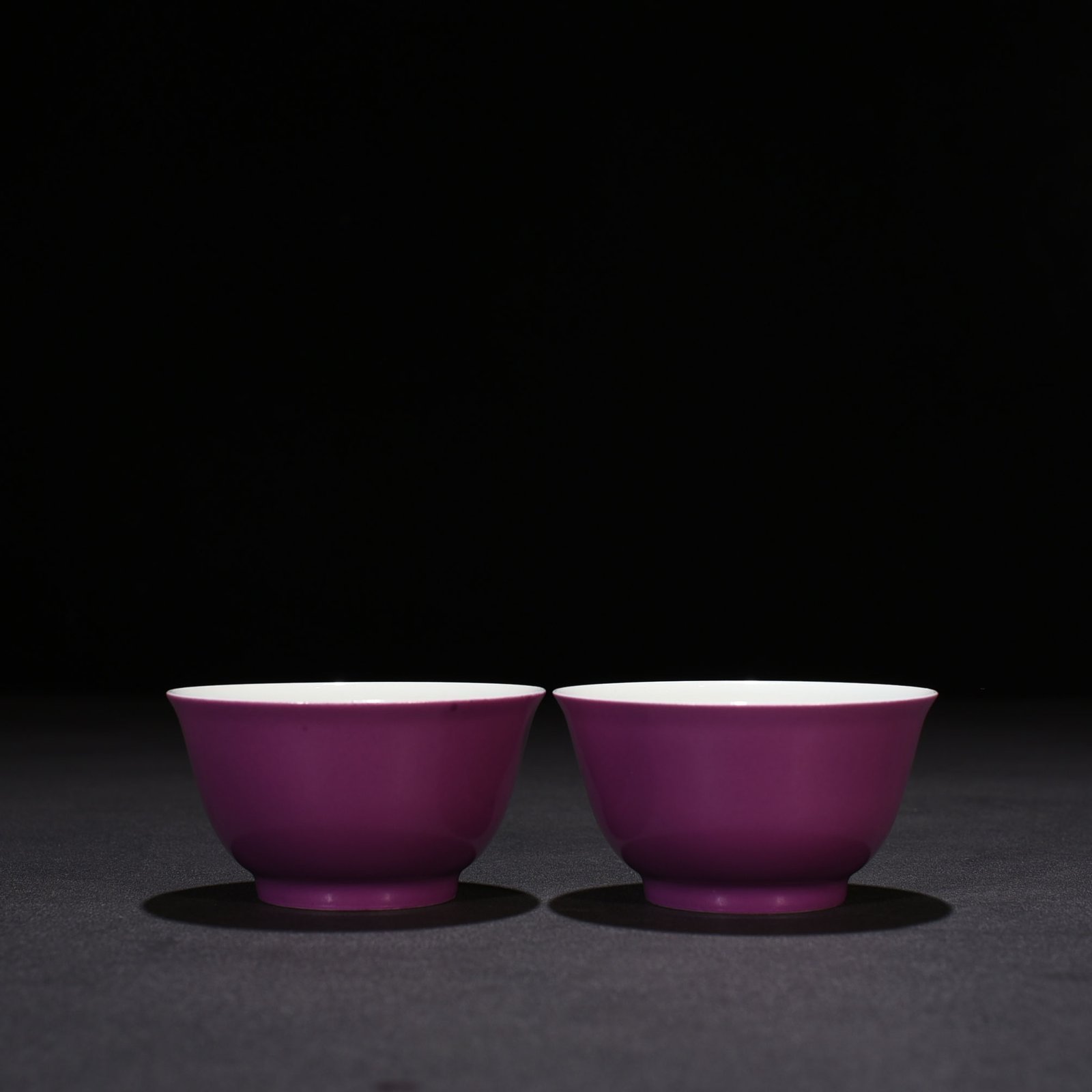 Qing Dynasty Yongzheng eggplant skin purple glaze cup