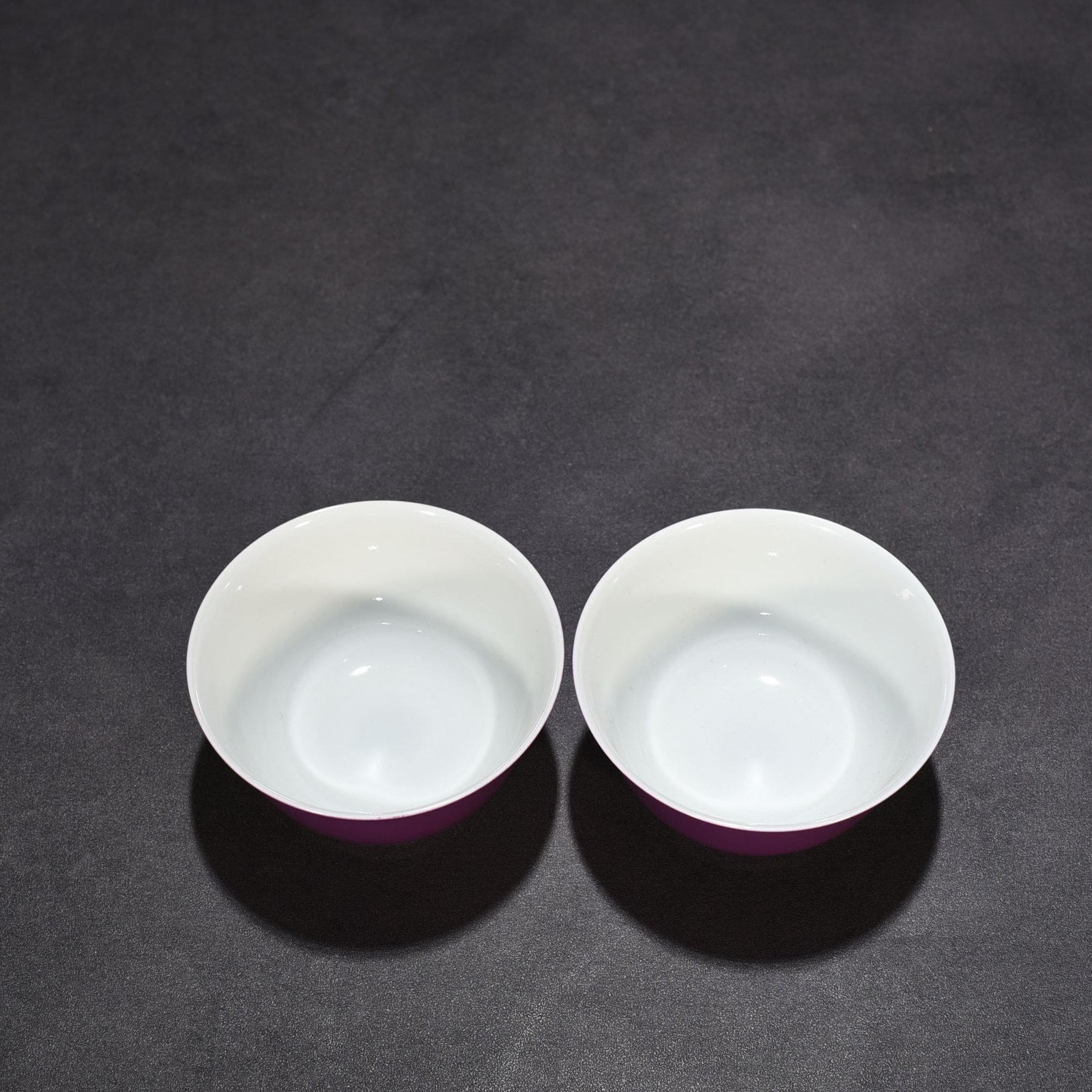 Qing Dynasty Yongzheng eggplant skin purple glaze cup