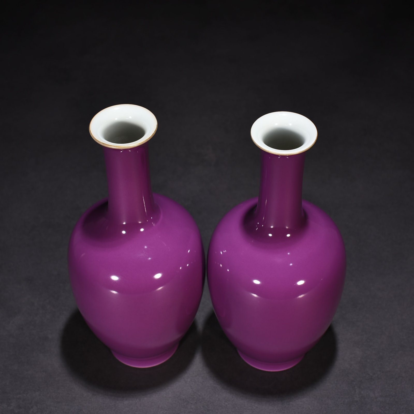 Qing Dynasty Yongzheng eggplant skin purple glaze bottle
