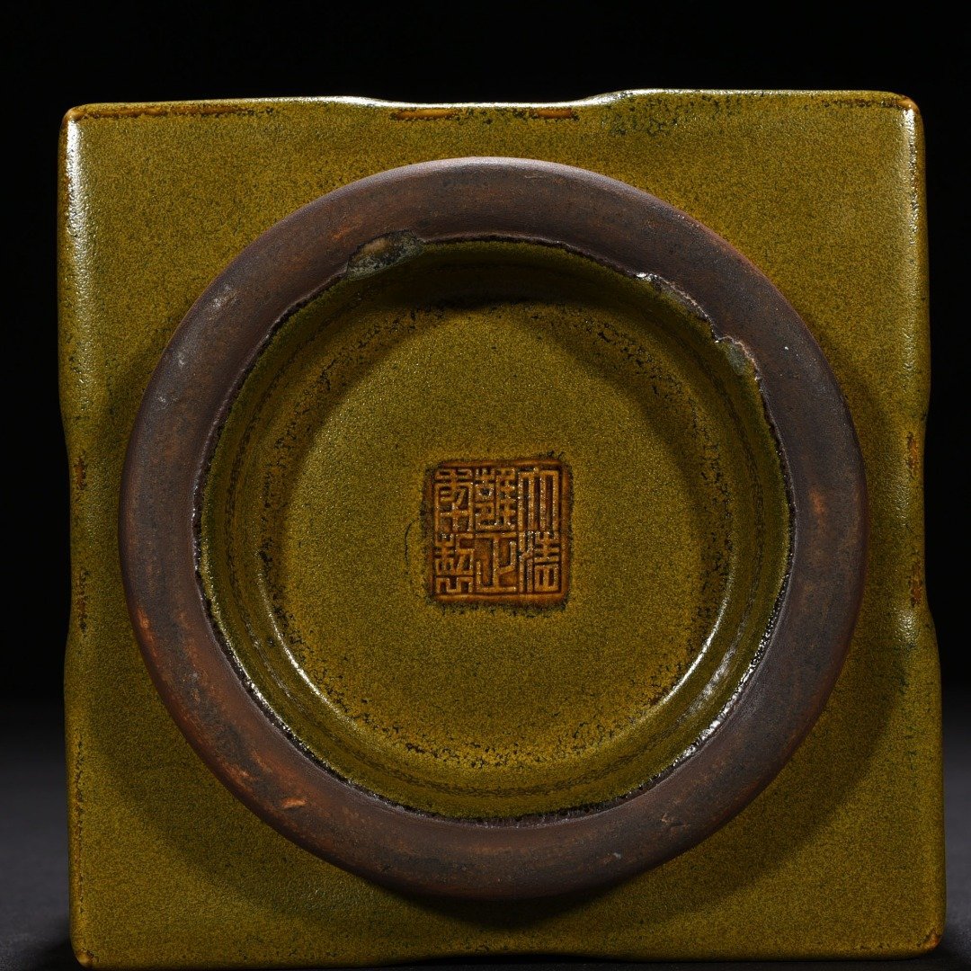 Qing Dynasty Yongzheng tea eel yellow glaze Bagua Cong style bottle