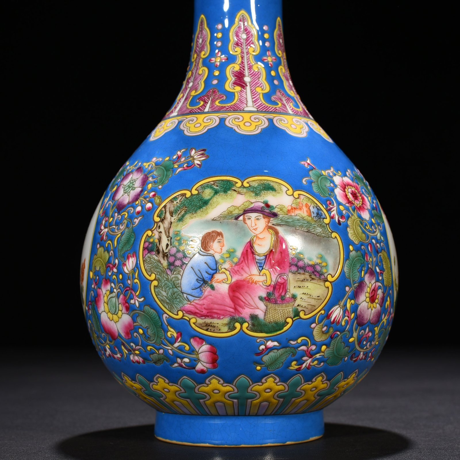 Qing Dynasty Yongzheng blue ground enamel window vase with Western figure pattern