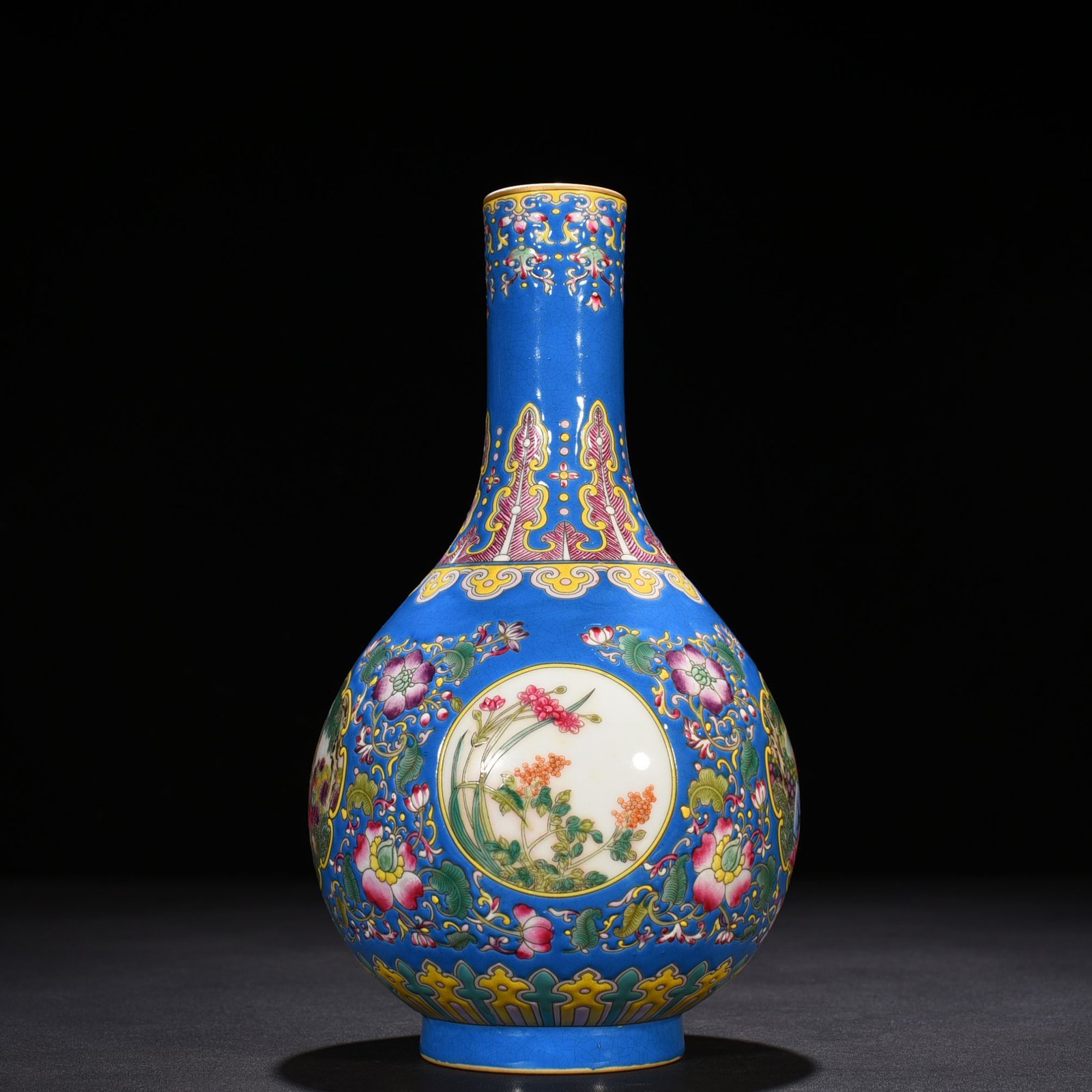 Qing Dynasty Yongzheng blue ground enamel window vase with Western figure pattern