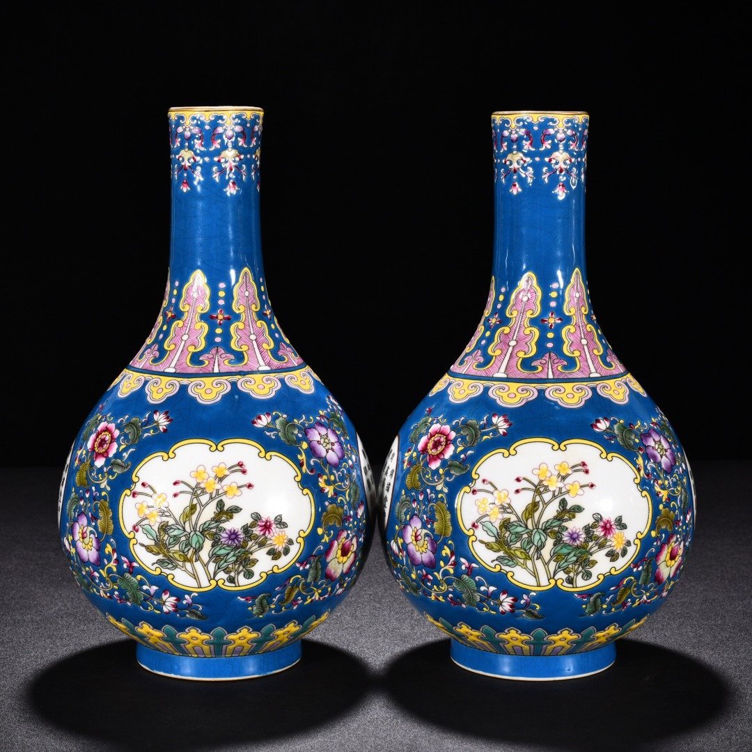 Qing Dynasty Yongzheng blue ground enamel flower pattern vase