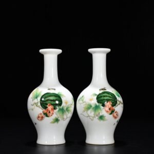 Qing Dynasty Yongzheng enamel fruit and vegetable watermelon pattern plate top bottle