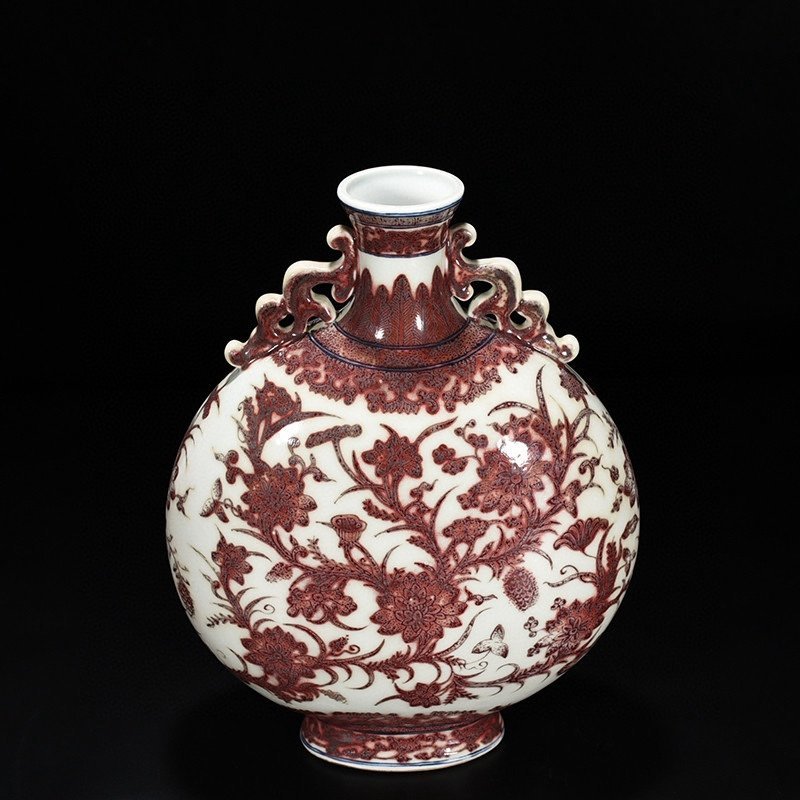 Qing Dynasty Yongzheng period underglaze red flower pattern flat vase
