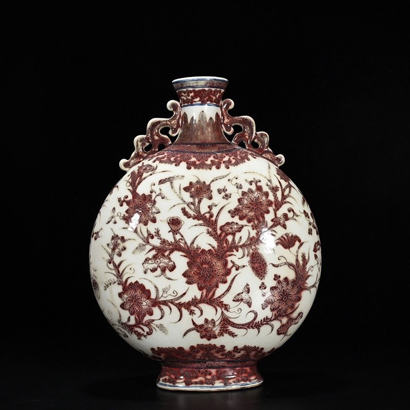Qing Dynasty Yongzheng period underglaze red flower pattern flat vase