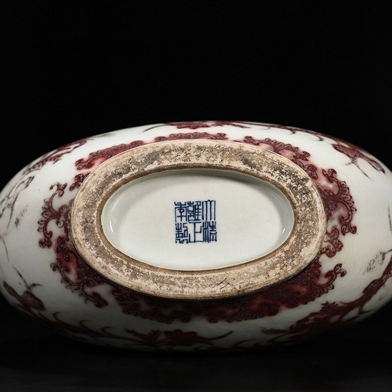 Qing Dynasty Yongzheng period underglaze red flower pattern flat vase