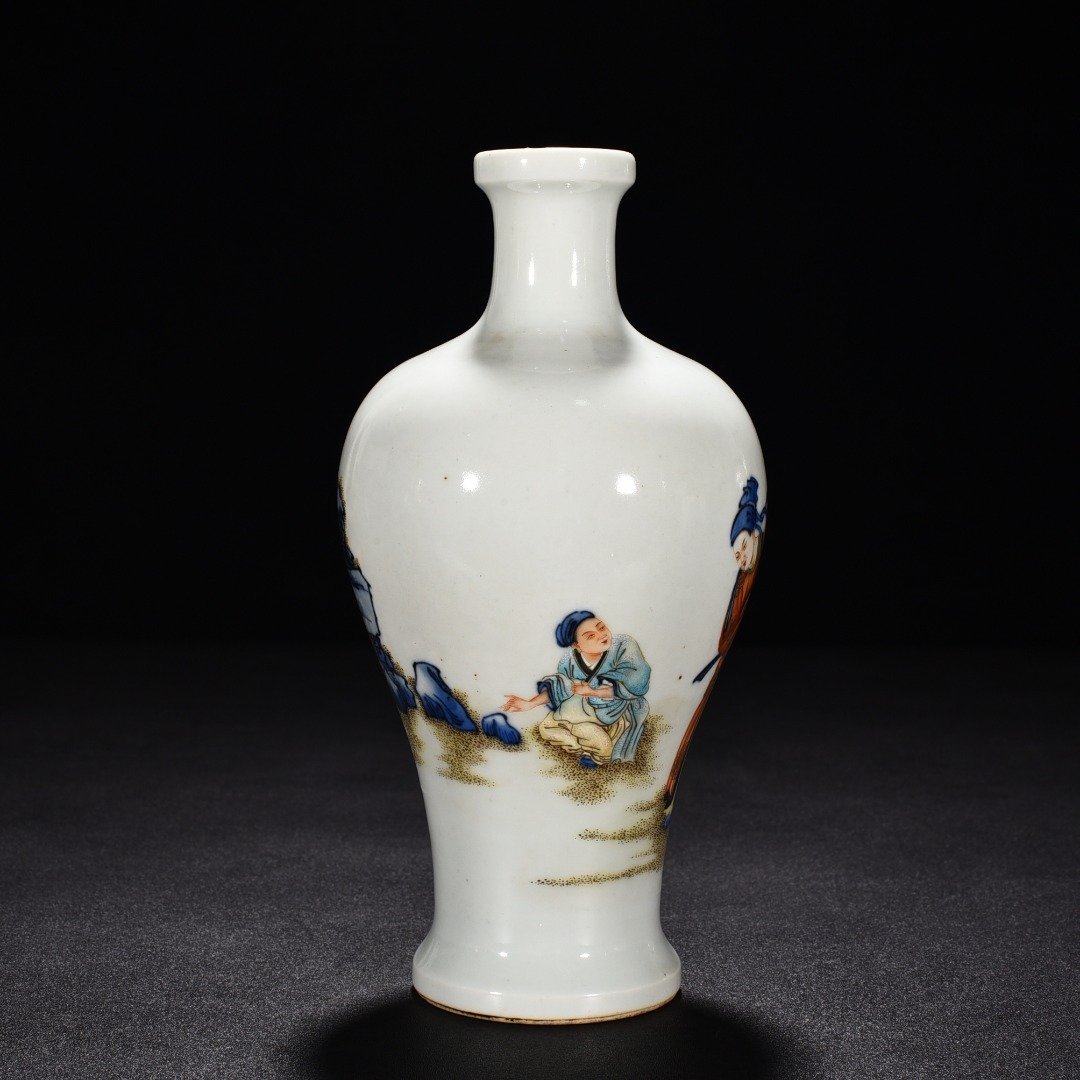 Qing Dynasty Yongzheng blue and white multicolored figure vase