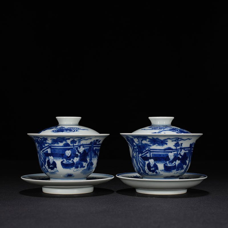 Qing Dynasty Yongzheng blue and white infant play pattern covered bowl