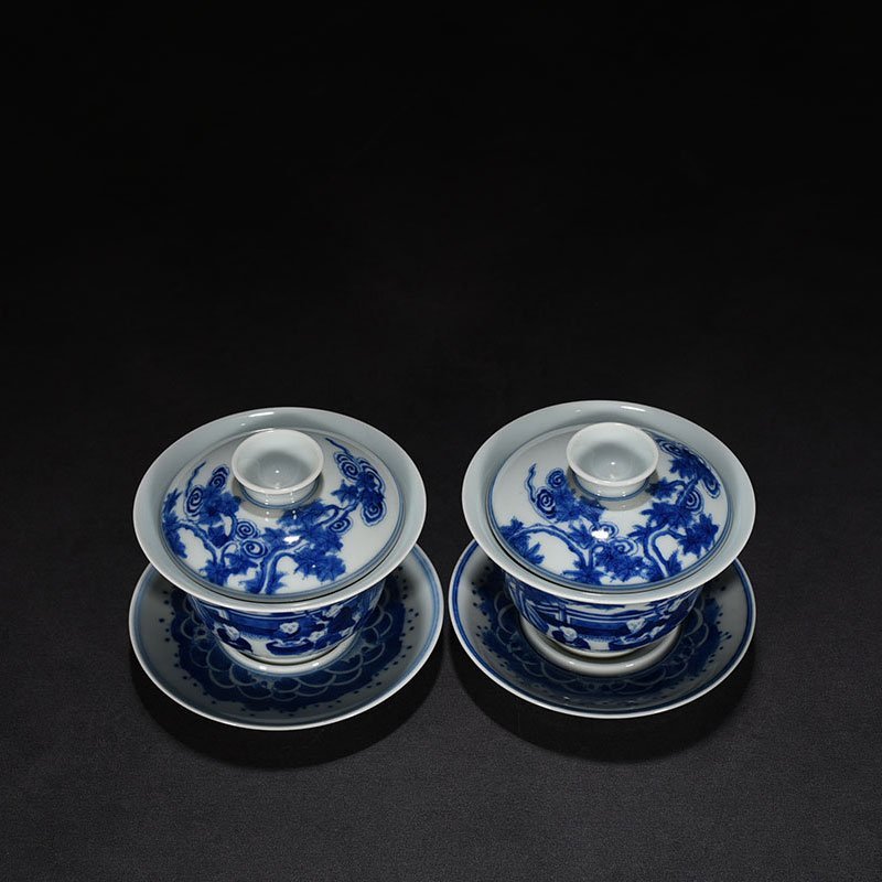 Qing Dynasty Yongzheng blue and white infant play pattern covered bowl