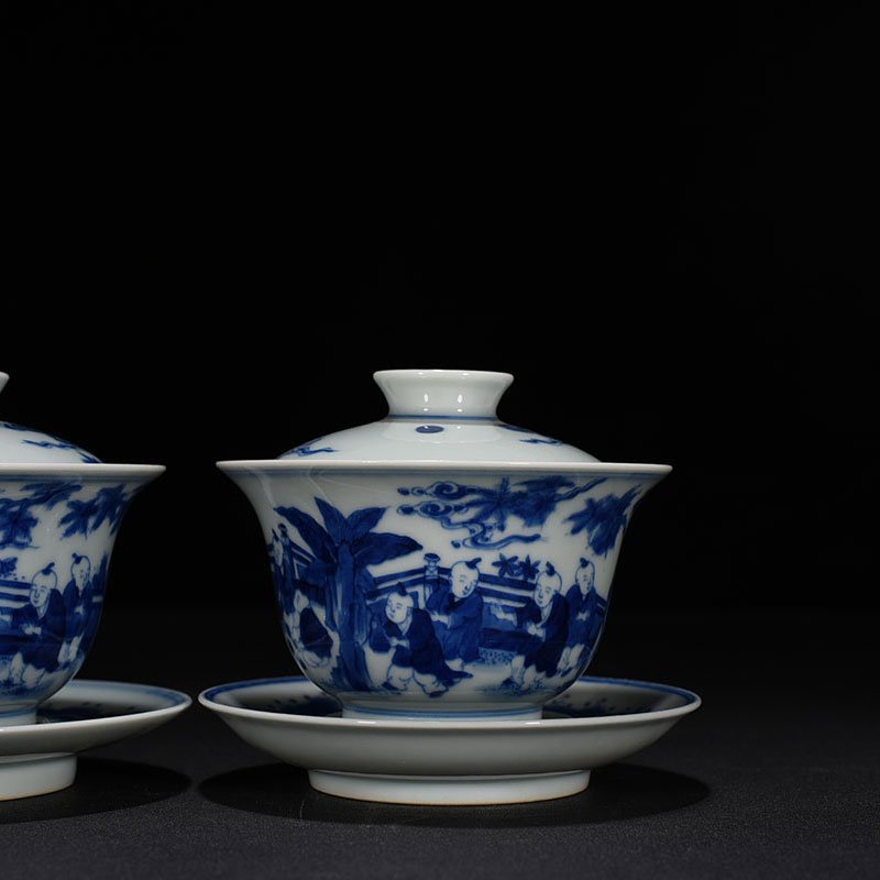 Qing Dynasty Yongzheng blue and white infant play pattern covered bowl
