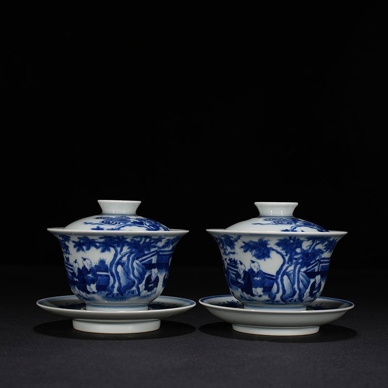 Qing Dynasty Yongzheng blue and white infant play pattern covered bowl