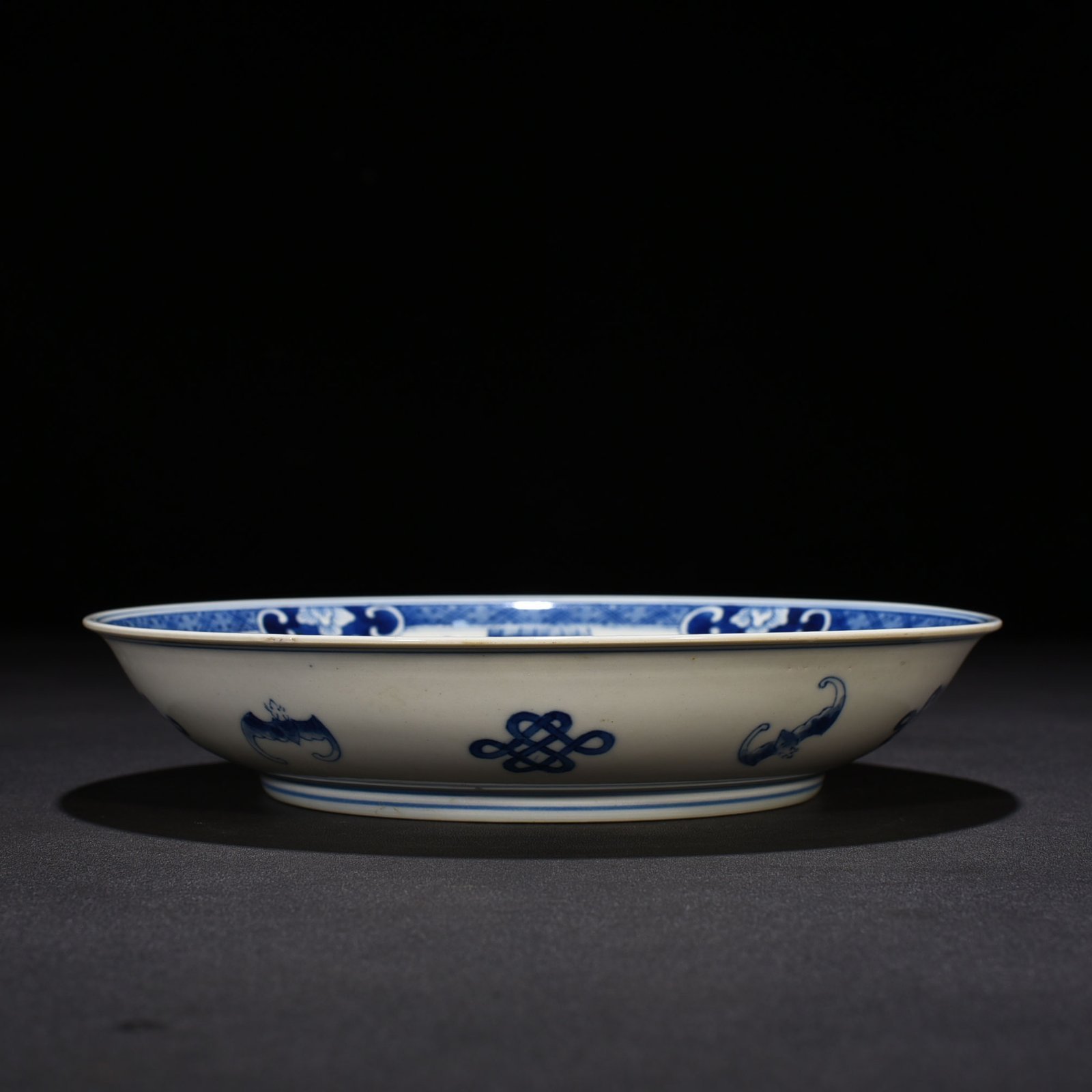 Qing Dynasty Yongzheng blue and white alum red Sanskrit plate