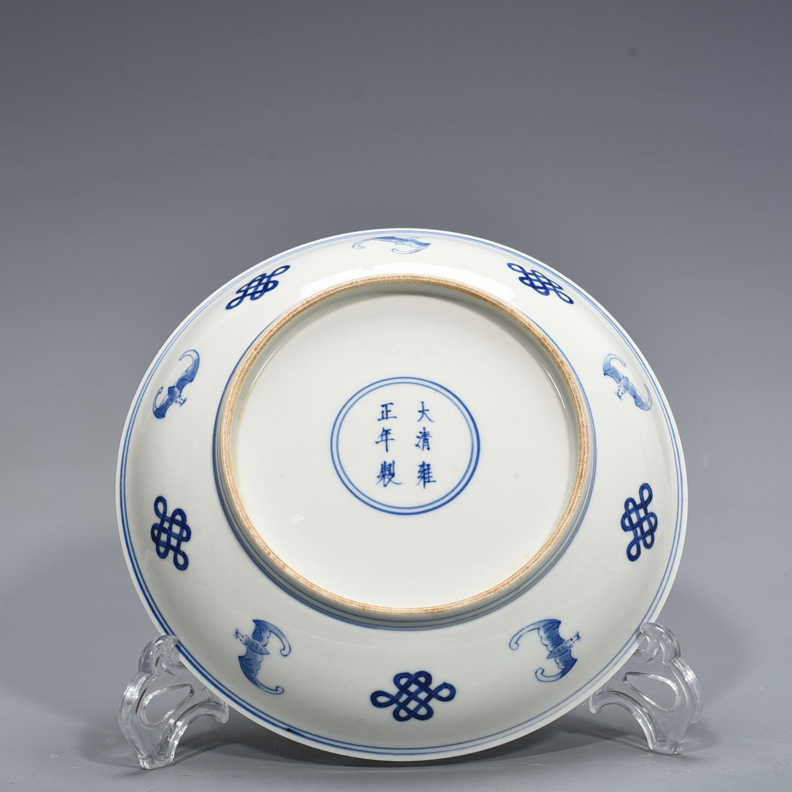 Qing Dynasty Yongzheng blue and white alum red Sanskrit plate