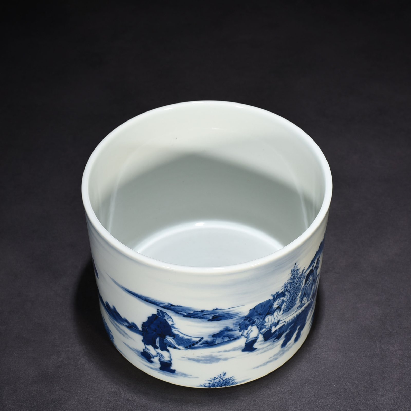 Qing Dynasty Yongzheng blue and white autumn harvest farmhouse character pen holder