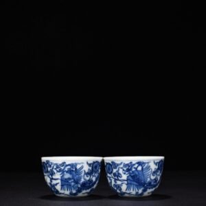 Qing Dynasty Yongzheng blue and white cup with flower and phoenix pattern