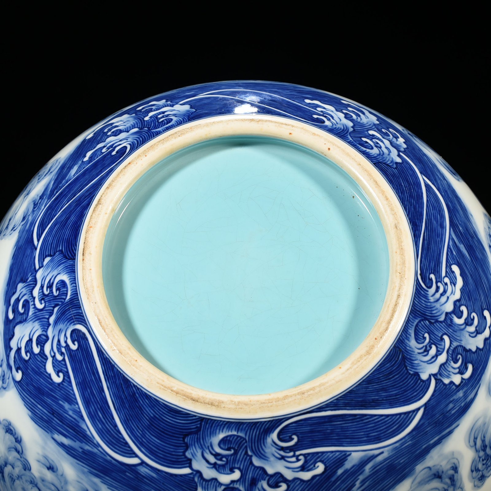Qing Dynasty Yongzheng blue and white underglaze red sea water cloud and dragon celestial sphere vase