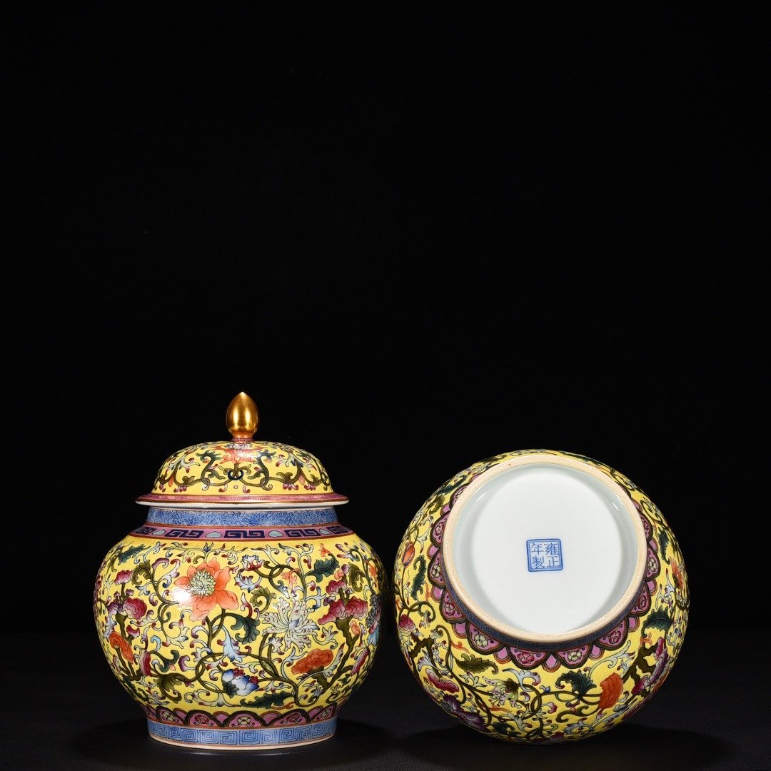 Qing Dynasty Yongzheng yellow ground enamel Ganoderma lucidum flower pattern lid jar