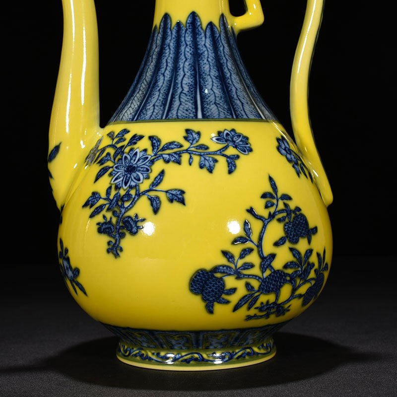 Qing Dynasty Yongzheng yellow ground blue and white ewer with broken branches