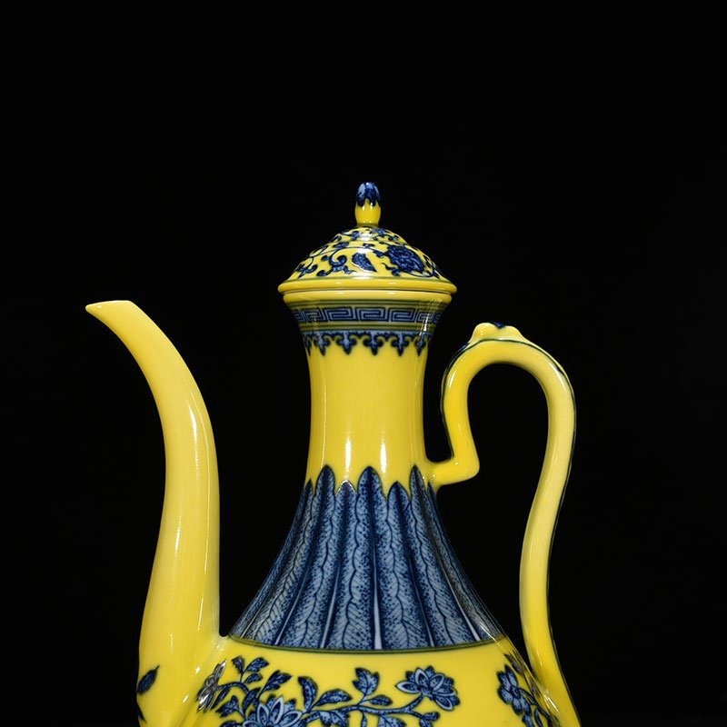 Qing Dynasty Yongzheng yellow ground blue and white ewer with broken branches