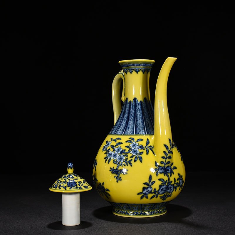 Qing Dynasty Yongzheng yellow ground blue and white ewer with broken branches