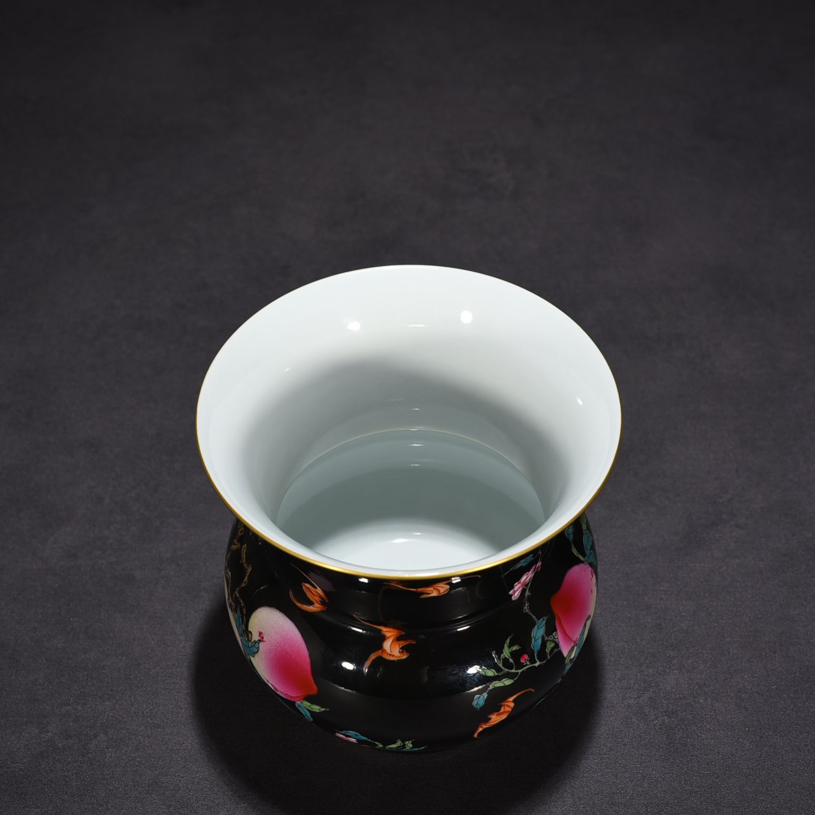 Qing Dynasty Yongzheng black ground pastel five blessings and nine peach patterns slag bucket