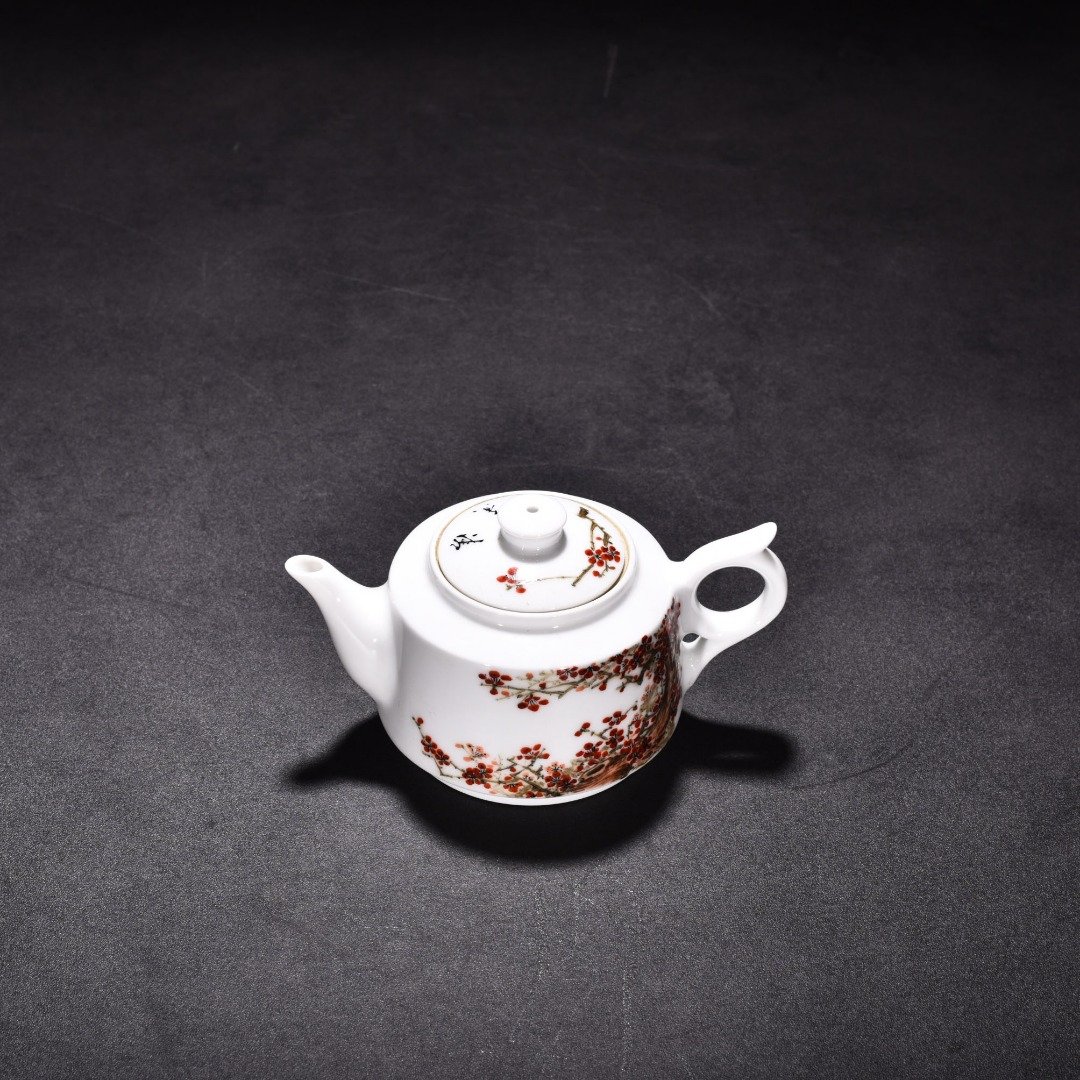 Wang Dynasty Heting’s Pastel Plum Blossom Pot in the Early Liberation Period