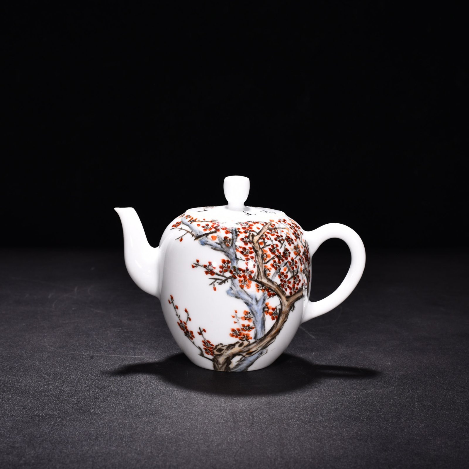 Wang Dynasty Heting's Pastel Plum Blossom Pot in the Early Liberation Period