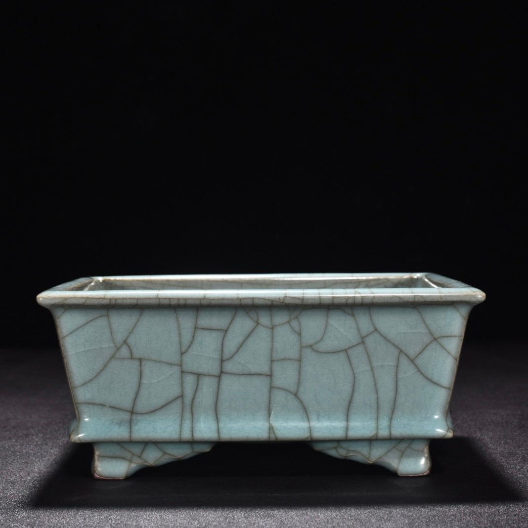 Liao Dynasty official kiln celadon square narcissus basin