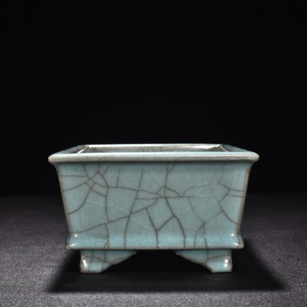 Liao Dynasty official kiln celadon square narcissus basin