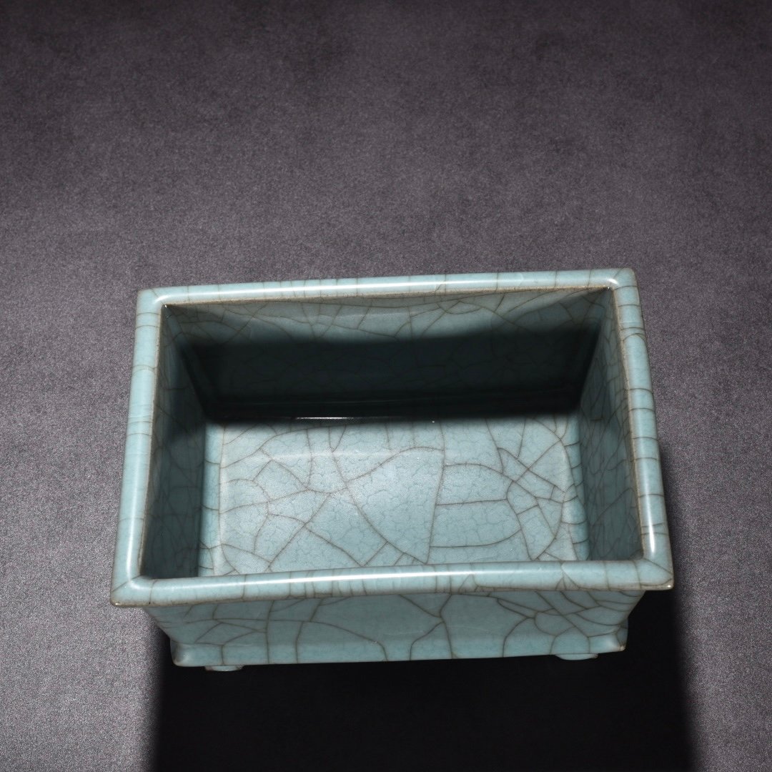 Liao Dynasty official kiln celadon square narcissus basin