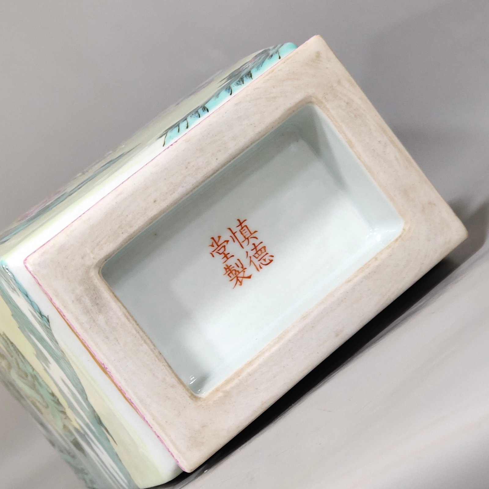 Qing Dynasty Qianlong Shendetang character story longevity star square inlaid vessel