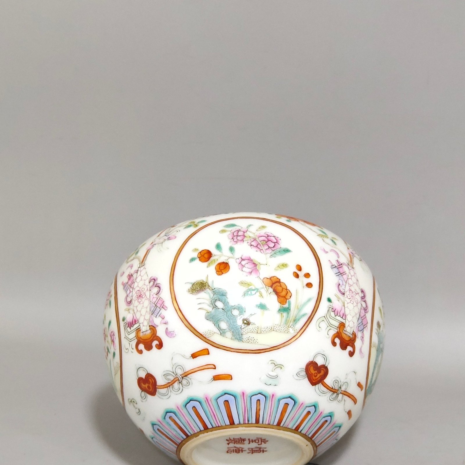 Qing Dynasty Qianlong Window flower and apple washer