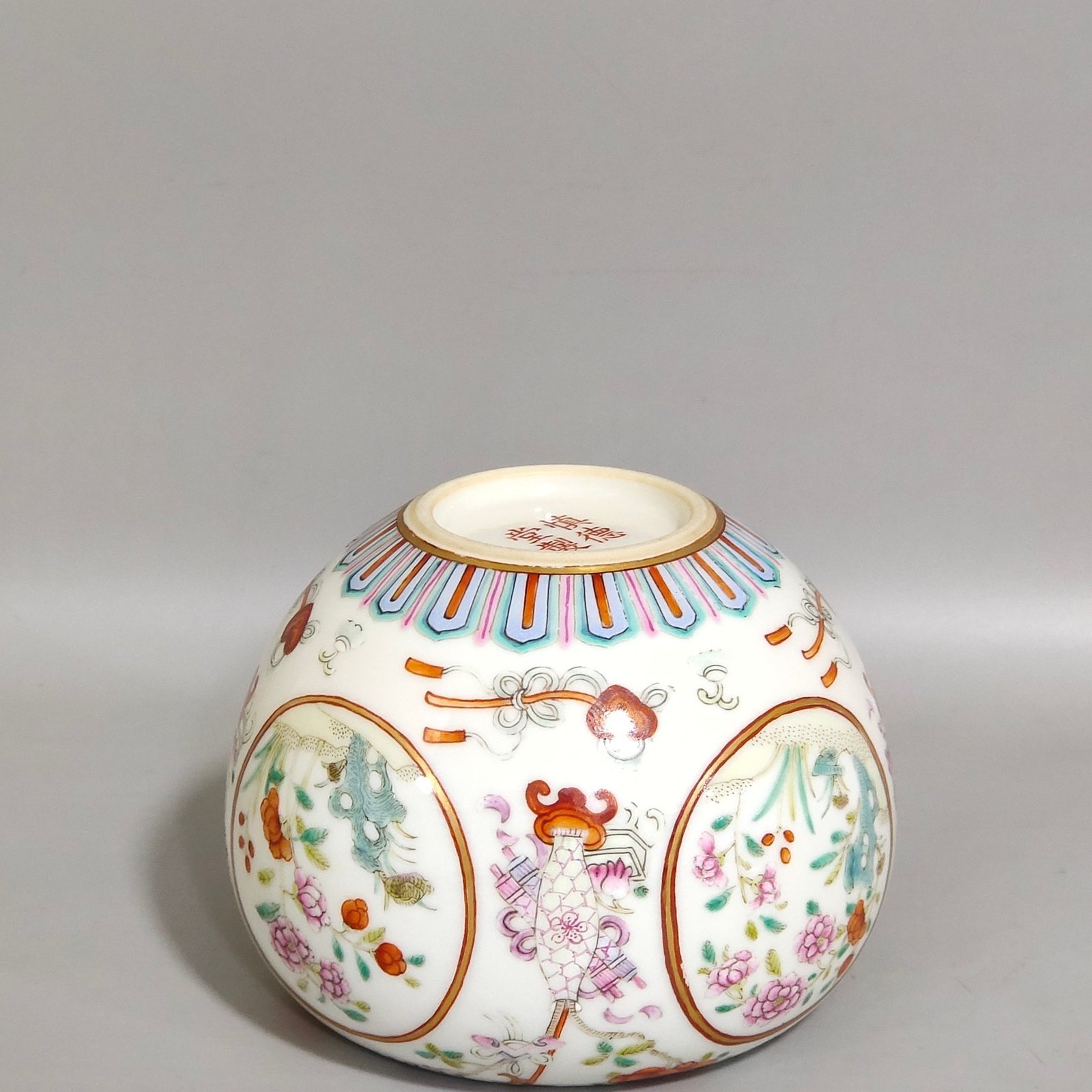 Qing Dynasty Qianlong Window flower and apple washer