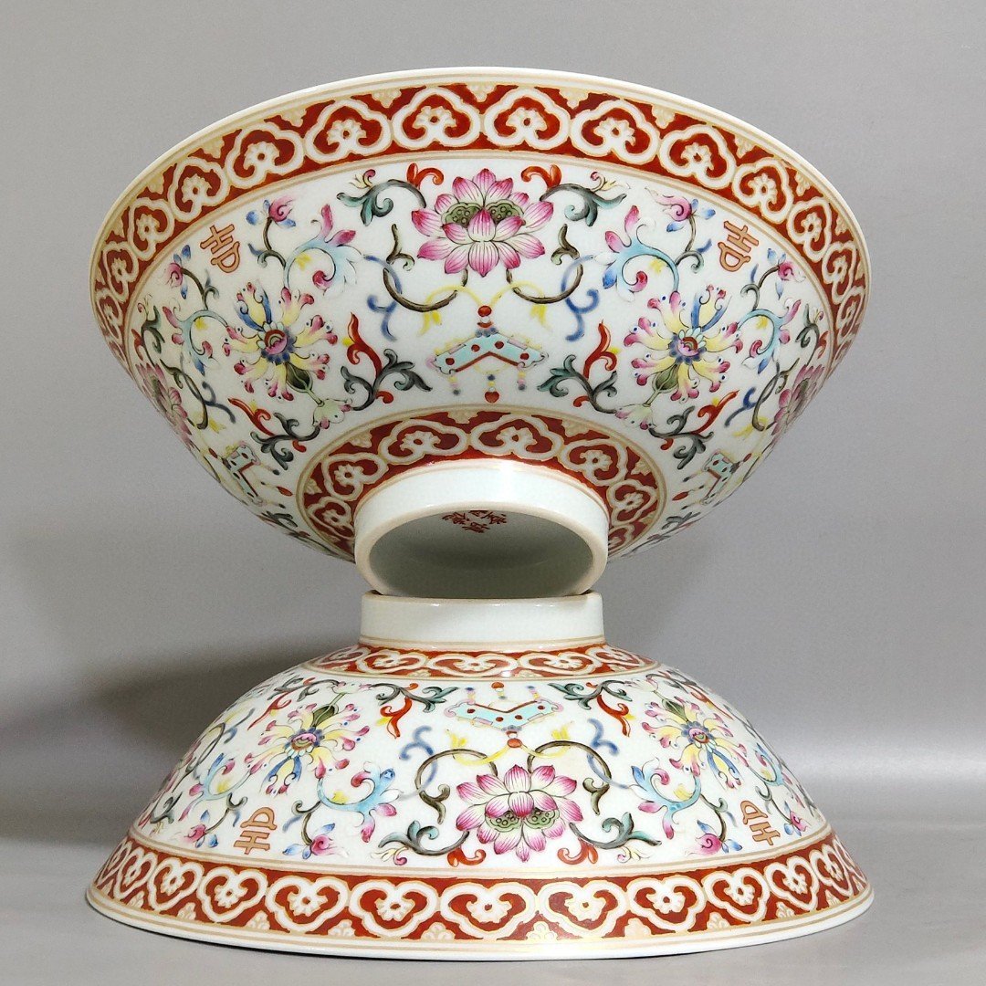 Qing Dynasty Qianlong A bamboo hat bowl with lotus leaves and red embroidery in gold