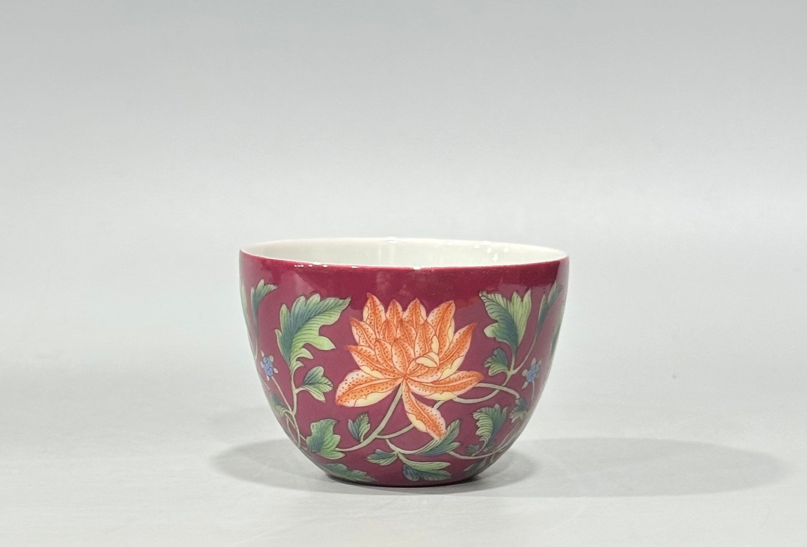 Qing Dynasty Qianlong Auctioned with the same model enamel color rouge red flower pattern cup