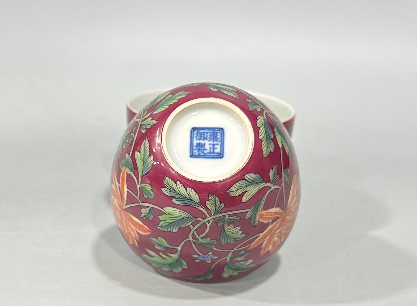 Qing Dynasty Qianlong Auctioned with the same model enamel color rouge red flower pattern cup