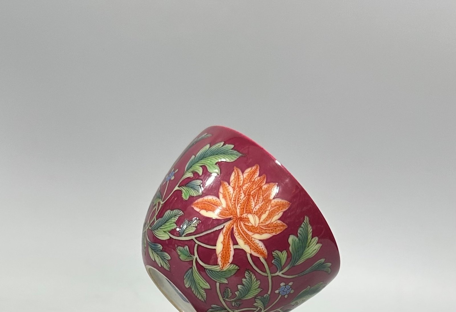 Qing Dynasty Qianlong Auctioned with the same model enamel color rouge red flower pattern cup