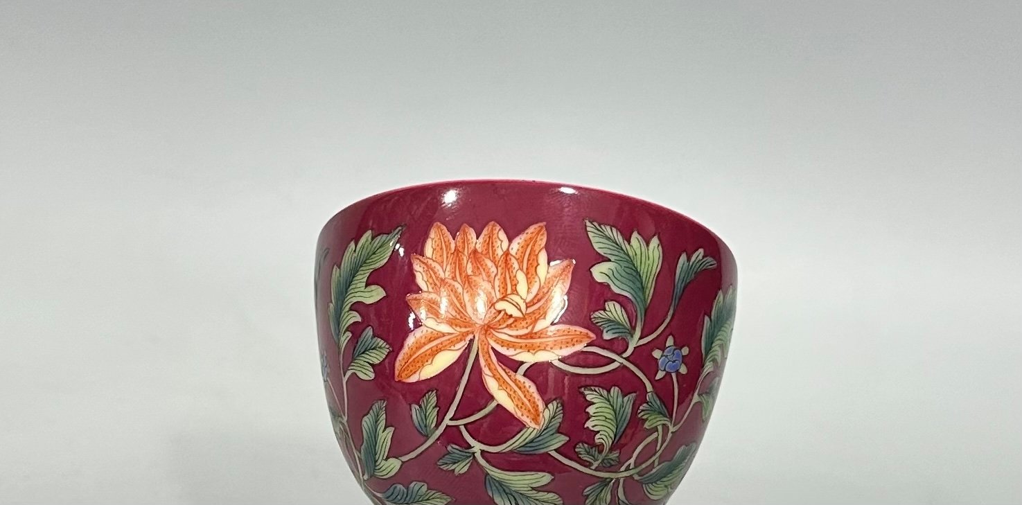 Qing Dynasty Qianlong Auctioned with the same model enamel color rouge red flower pattern cup