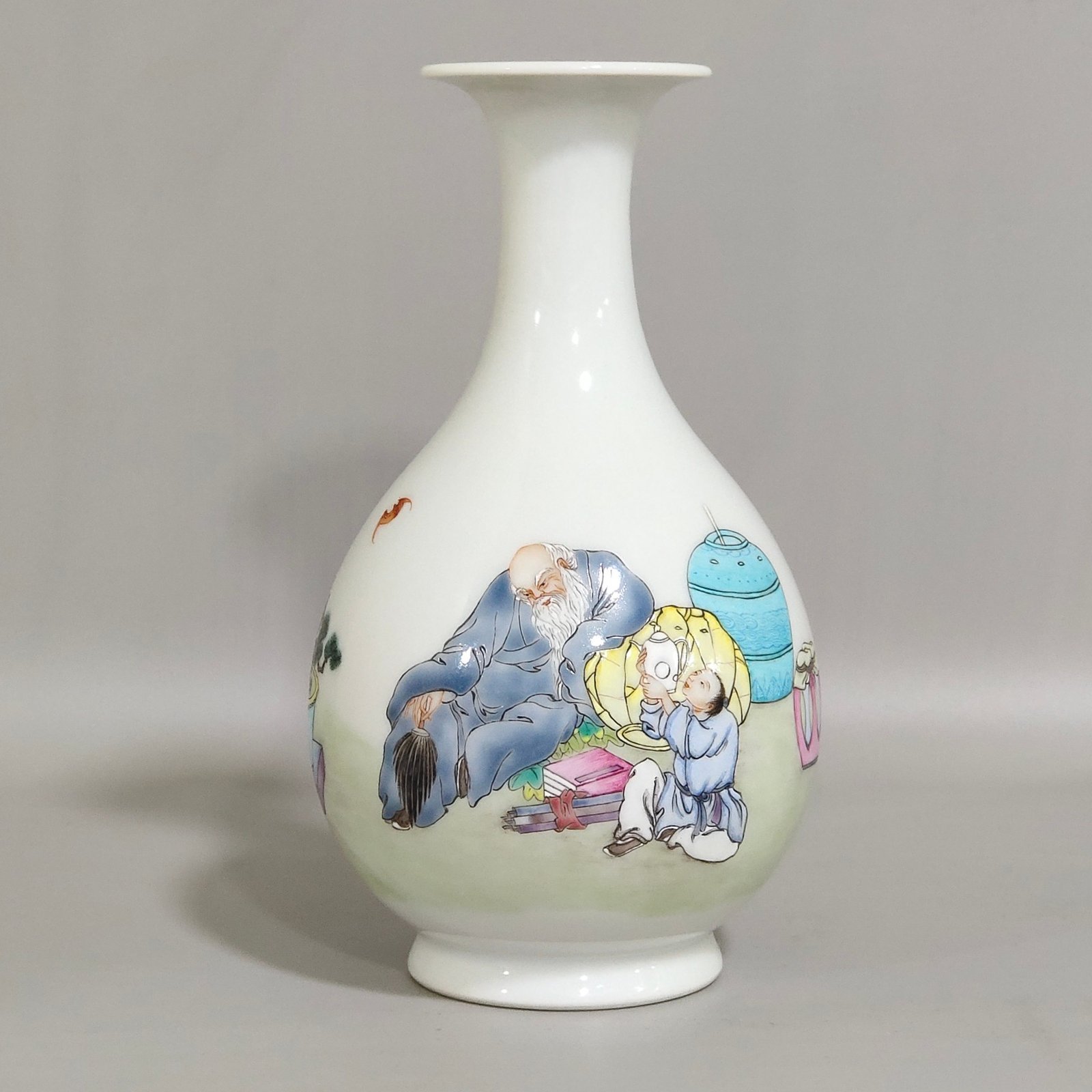 Qing Dynasty Qianlong A jade pot and spring vase