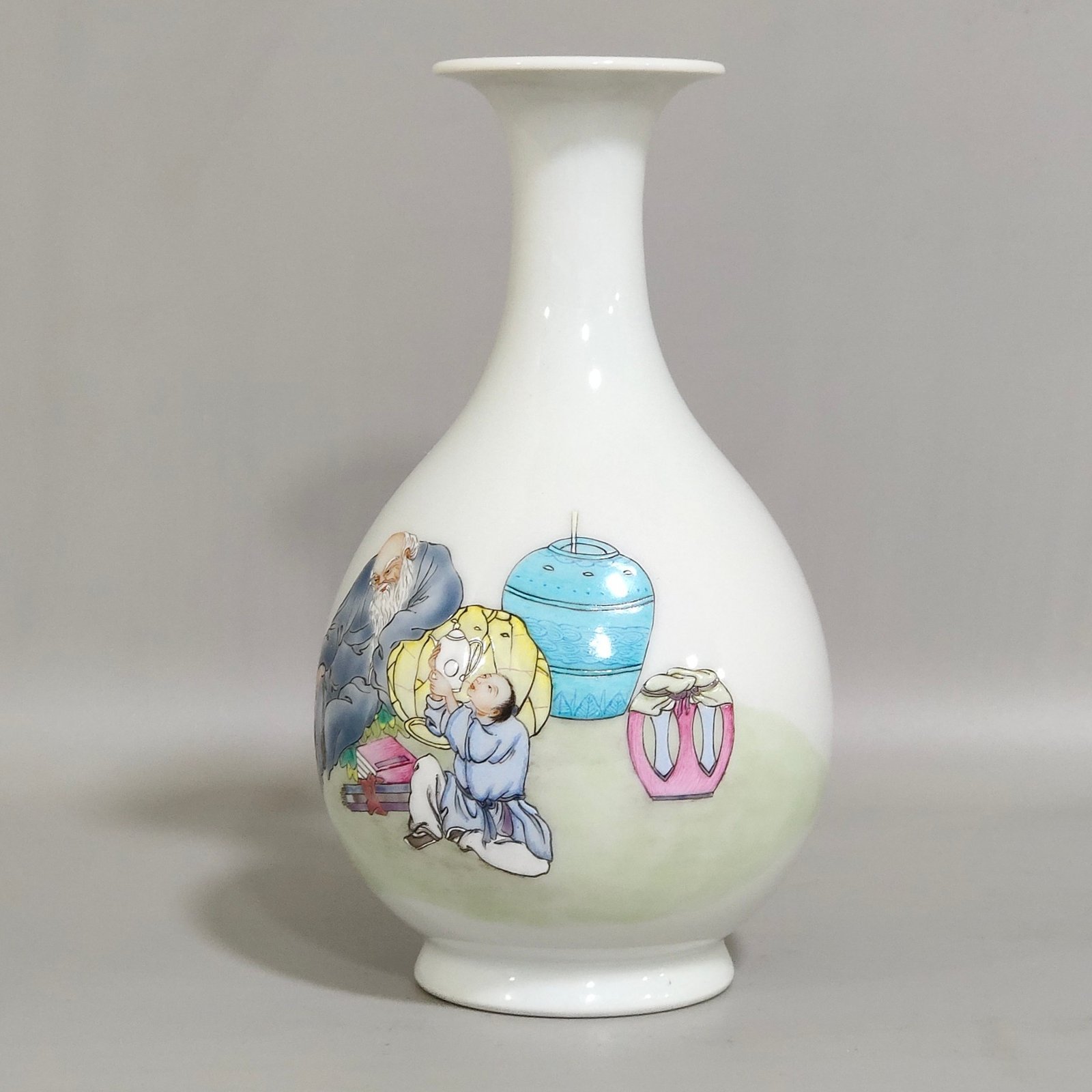 Qing Dynasty Qianlong A jade pot and spring vase