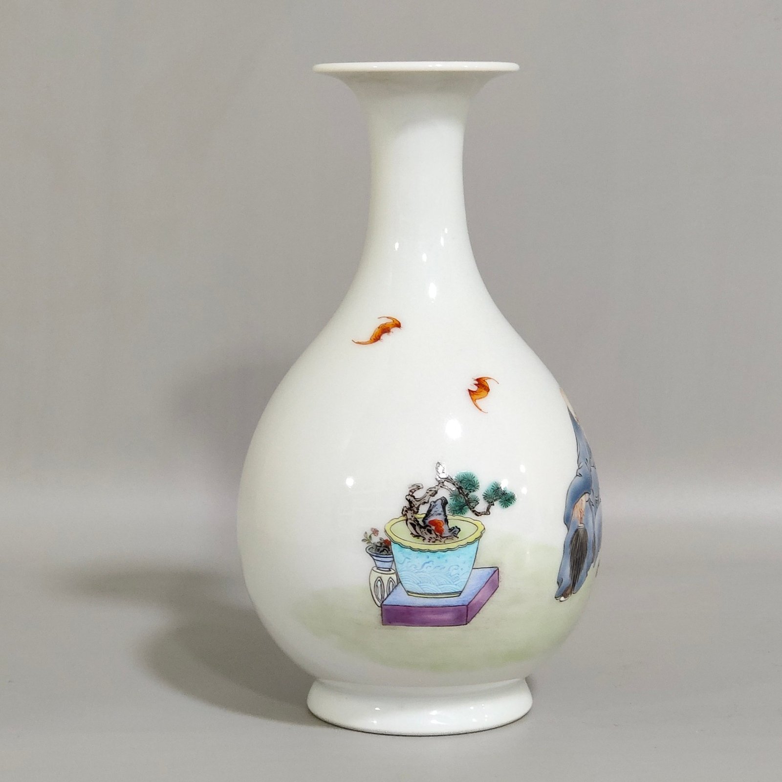 Qing Dynasty Qianlong A jade pot and spring vase