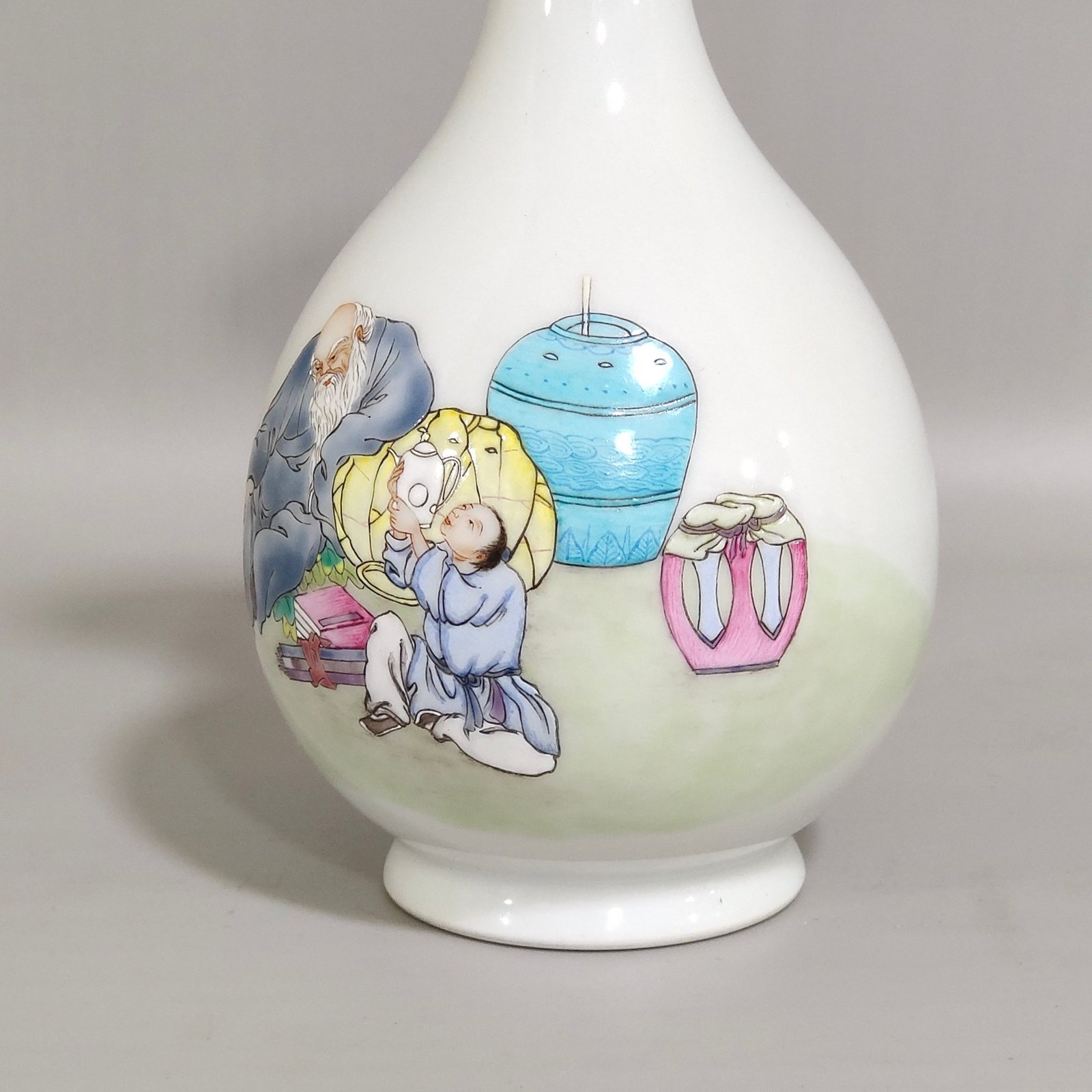 Qing Dynasty Qianlong A jade pot and spring vase