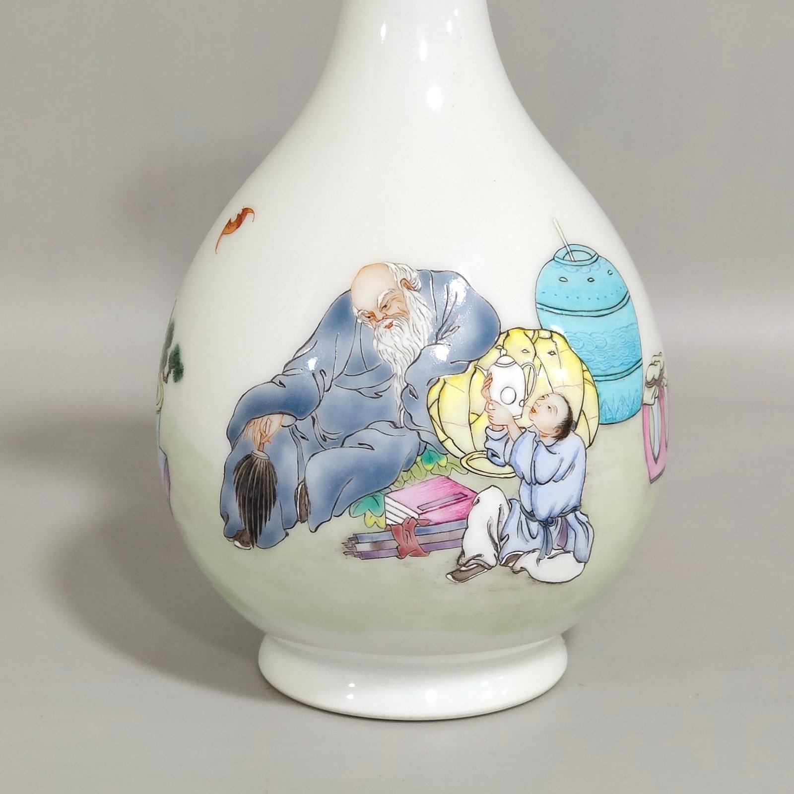 Qing Dynasty Qianlong A jade pot and spring vase