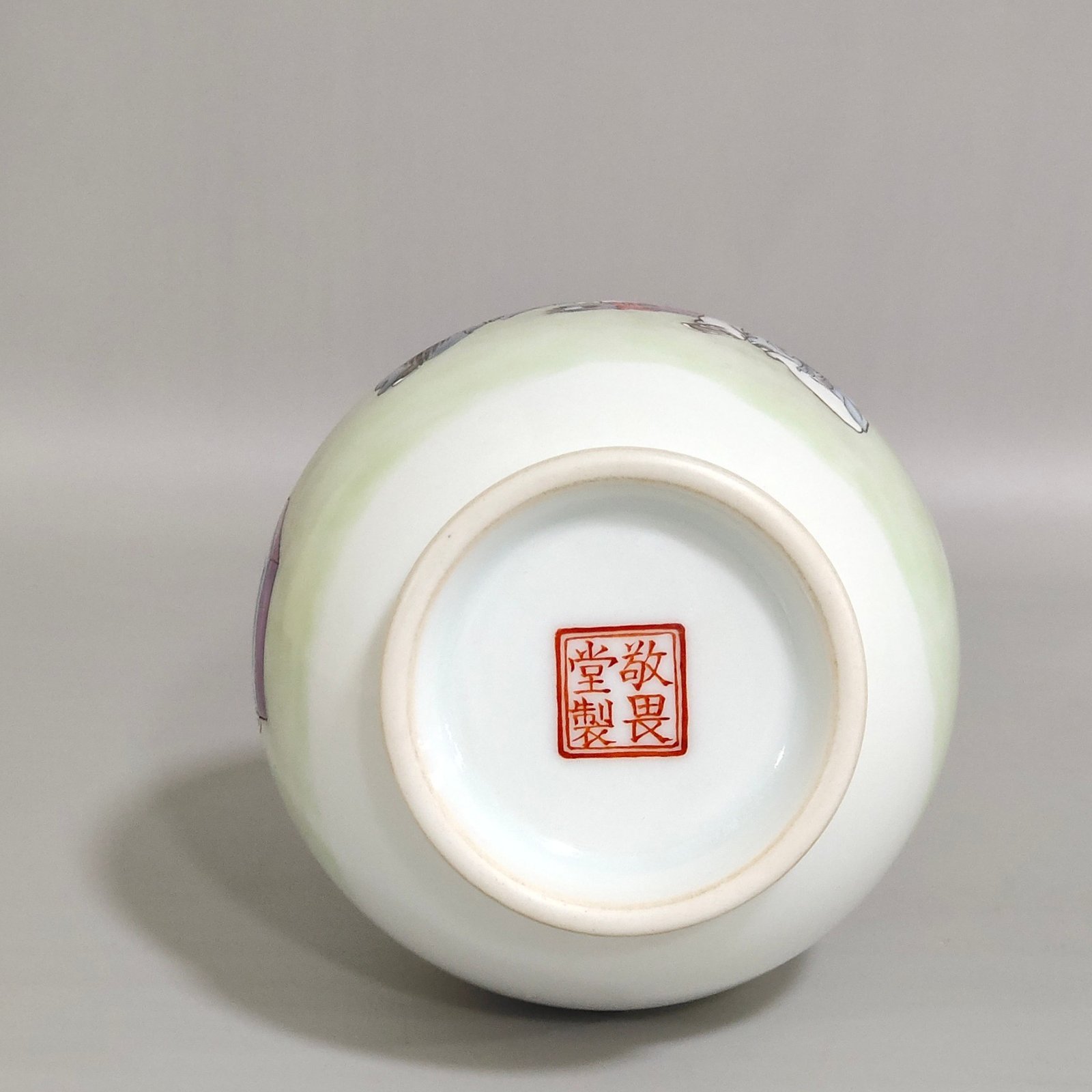 Qing Dynasty Qianlong A jade pot and spring vase