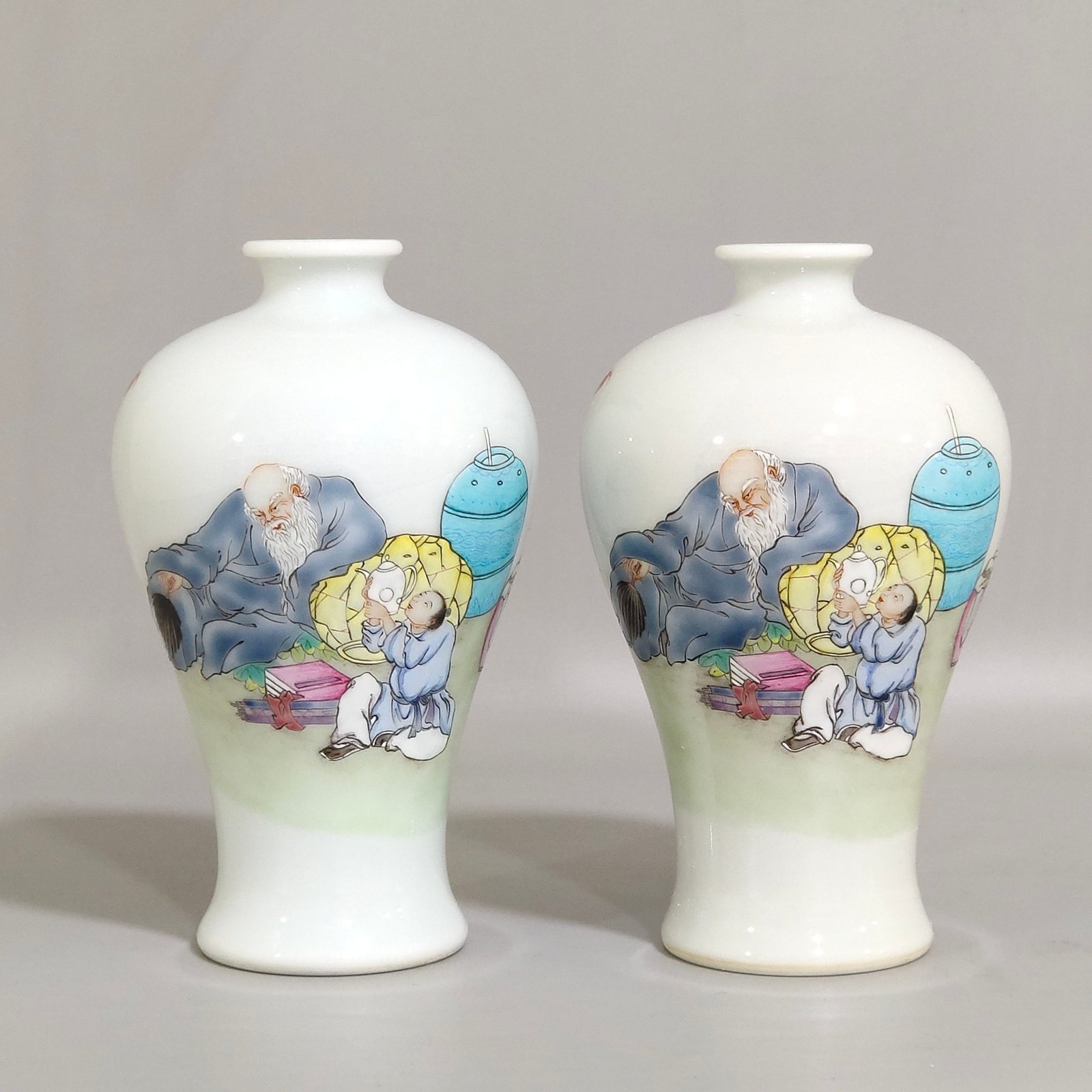 Qing Dynasty Qianlong A small plum vase made by Gao Shitu